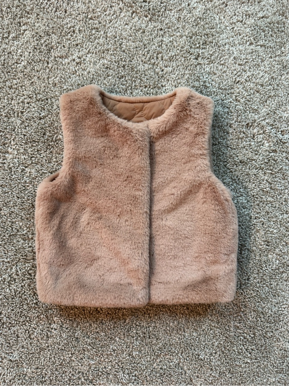 Girls Fall Clothing Lot Size 4T Plaid dress, quilted vest, fur vest, sweater - Picture 11 of 16